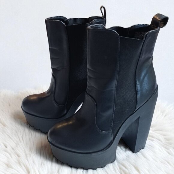 JustFab Black Ankle Boots - Picture 6 of 15